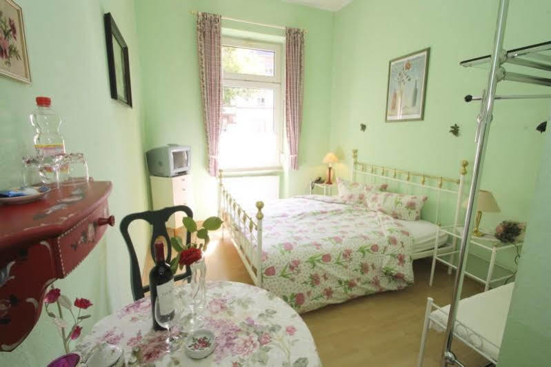 อาคาซา เบด แอนด์ เบรคฟาสต์ Bed & Breakfast Frankfurt am Main ภายนอก รูปภาพ
