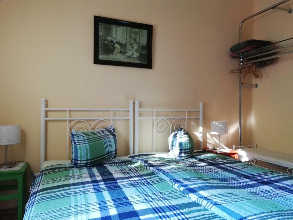 อาคาซา เบด แอนด์ เบรคฟาสต์ Bed & Breakfast Frankfurt am Main ภายนอก รูปภาพ