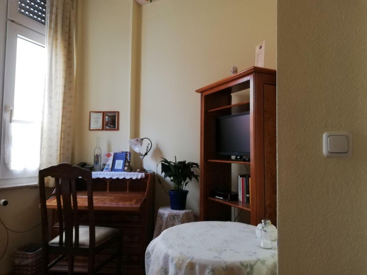อาคาซา เบด แอนด์ เบรคฟาสต์ Bed & Breakfast Frankfurt am Main ภายนอก รูปภาพ