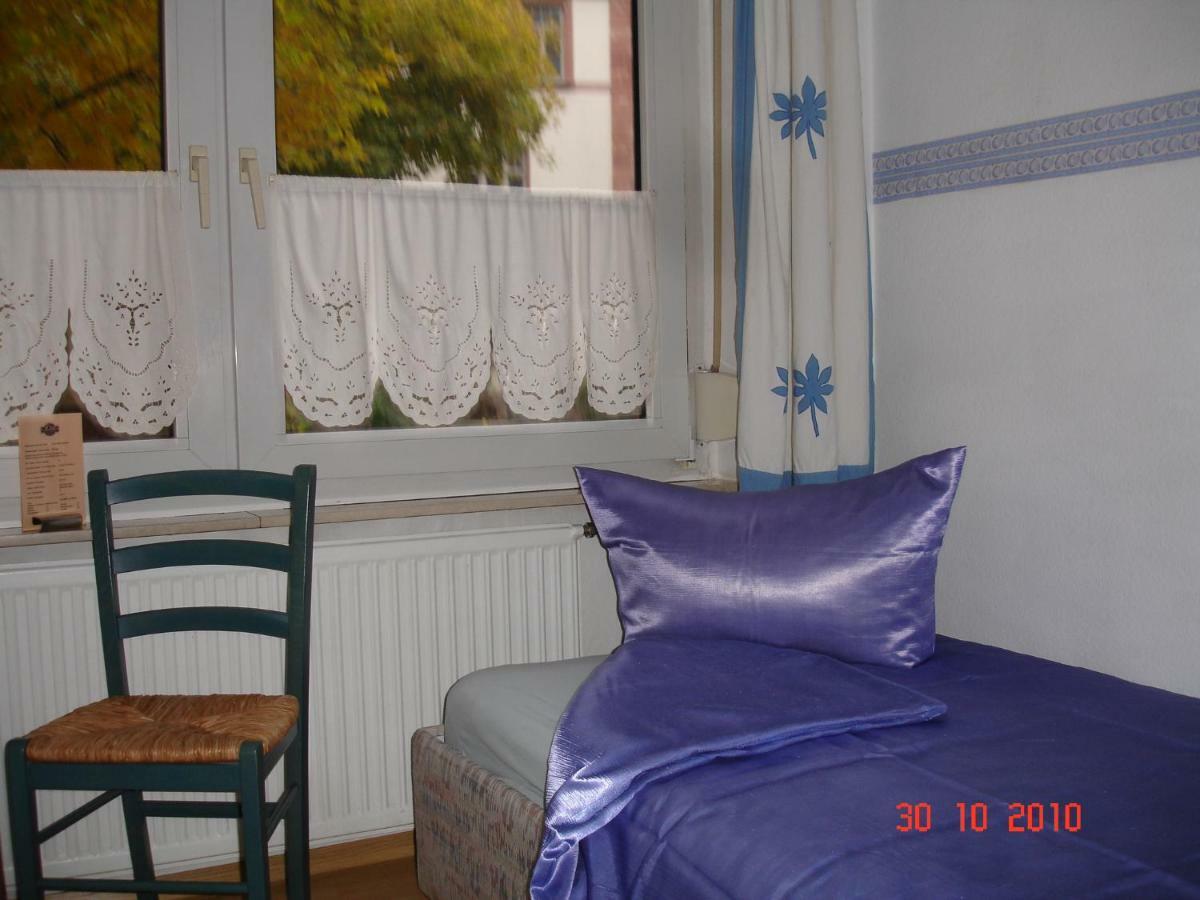 อาคาซา เบด แอนด์ เบรคฟาสต์ Bed & Breakfast Frankfurt am Main ภายนอก รูปภาพ