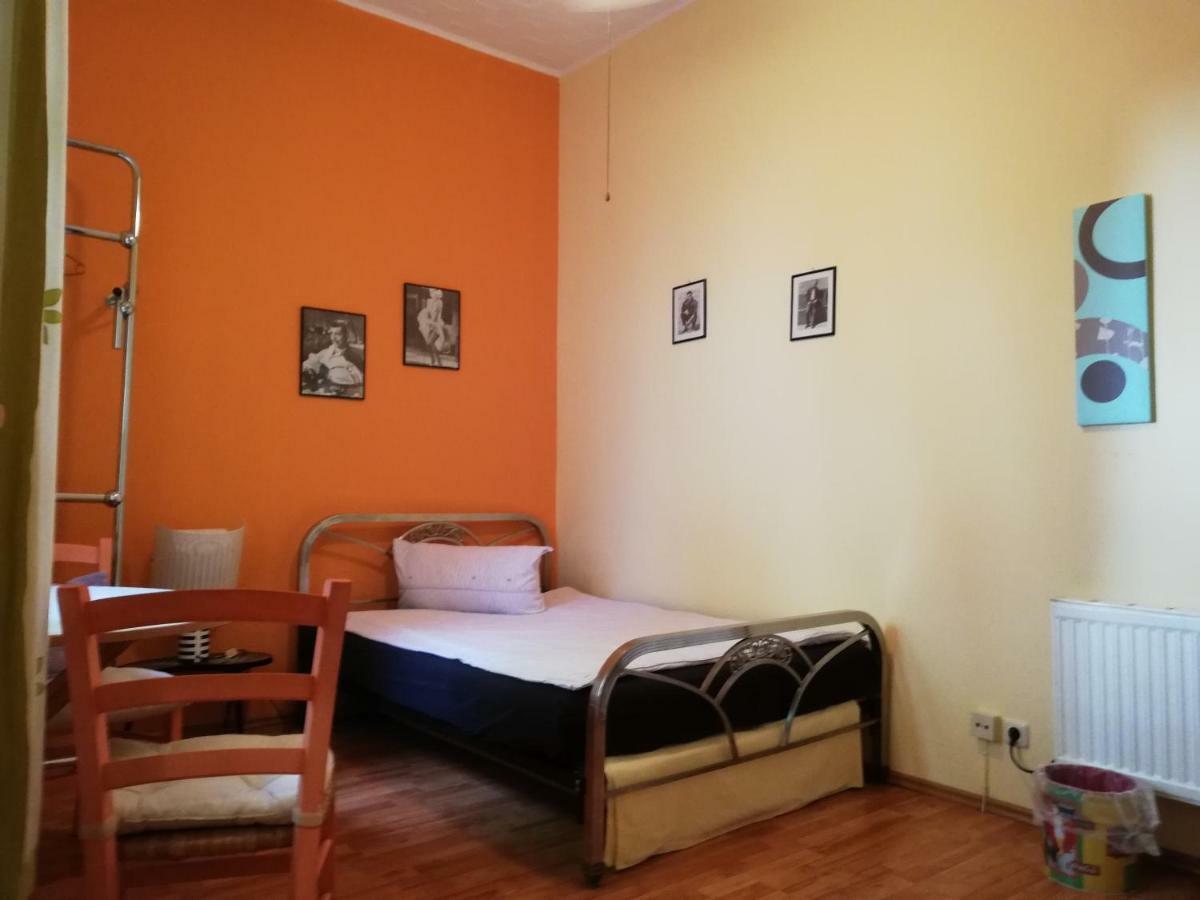 อาคาซา เบด แอนด์ เบรคฟาสต์ Bed & Breakfast Frankfurt am Main ภายนอก รูปภาพ